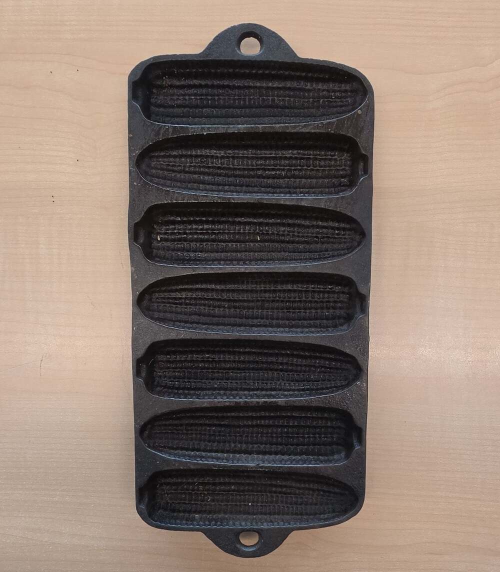 Vintage Cast Iron 7-Slot Cornstick Cornbread Mold Pan Made in USA